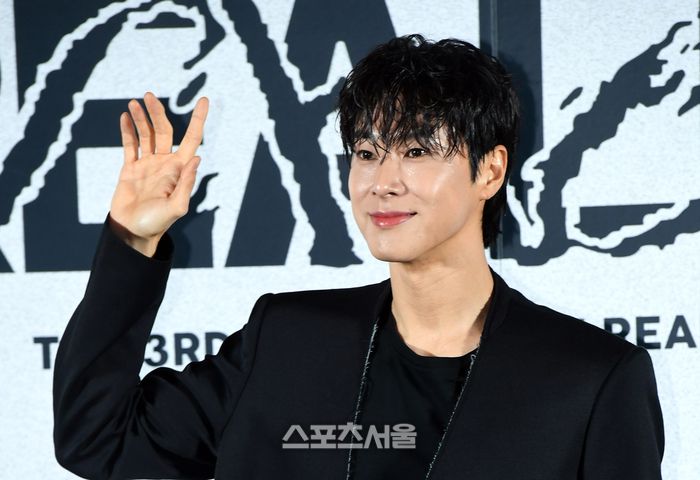 유노윤호가 7일 오후 서울 강남구 메가박스 코엑스점에서 진행된 세 번째 미니앨범 ‘리얼리티 쇼(Reality Show)’ 발매 기념 기자간담회에서 취재진을 향해 포즈를 취하고 있다. 2023. 8. 7. 박진업기자 upandup@sportsseoul.com