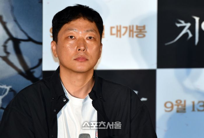 배우 윤균상이 31일 건대입구 롯데시네마에서 열린 공포영화 ‘치악산’ 시사회를 겸한 기자간담회 무대에 올라 기자들의 질문에 답하고 있다. 강영조기자 kanjo@sportsseoul.com