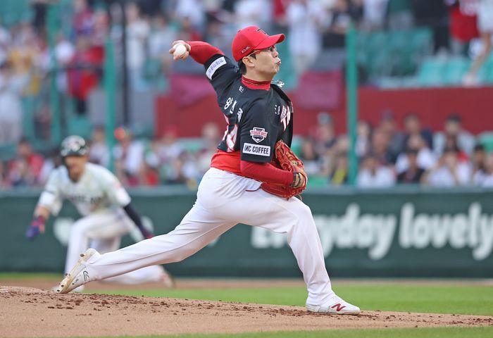 양현종이 1일 SSG전에서 KBO리그 통산 166승, 선발승으론 164승을 수확하며 선발승 1위에 우뚝 섰다. 사진제공 | KIA타이거즈.