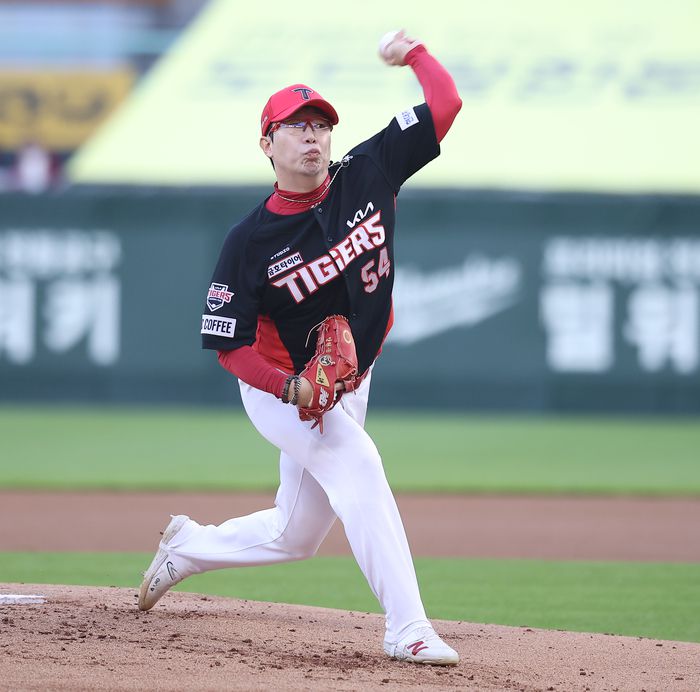 양현종이 1일 SSG전에서 선발 등판해 역투하고 있다.  사진제공 | KIA타이거즈.