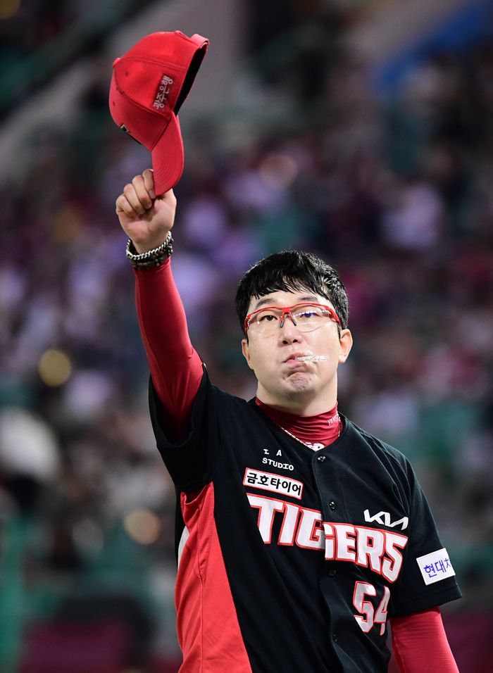 양현종이 1일 SSG전에서 선발승을 올리며 통산 164 선발승을 기록, KBO리그 역사를 새로 썼다. 사진제공 | KIA타이거즈.