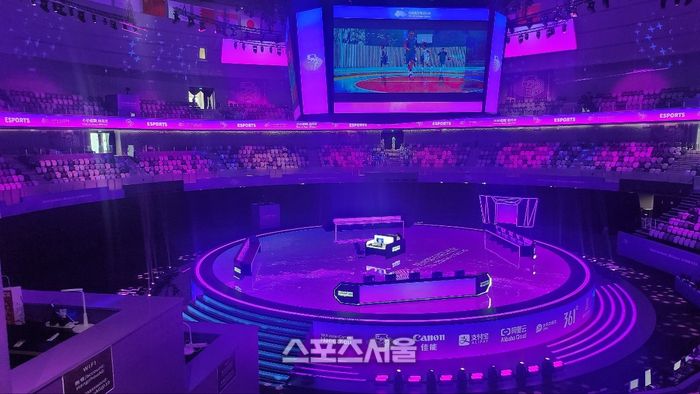27일 중국과 마카오의 LoL 8강전이 끝난 후 텅빈 항저우 e스포츠센터 주경기장 전경. 항저우=김민규 기자 kmg@sportsseoul.com