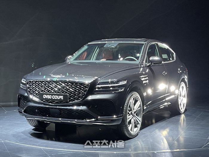 이날 함께 선보인 GV80 쿠페는 다양한 라이프스타일을 염두에 두고 실용성과 스포티함을 결합시켜 탄생한 고성능 감성의 쿠페형 SUV다. 사진|원성윤 기자