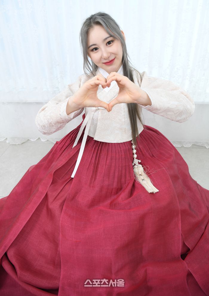 가수 이채연이 21일 서울 성수동 한 스튜디오에서 스포츠서울과 인터뷰에 앞서 포즈를 취하고 있다.  2023. 9. 21. 최승섭기자 thunder@sportsseoul.com