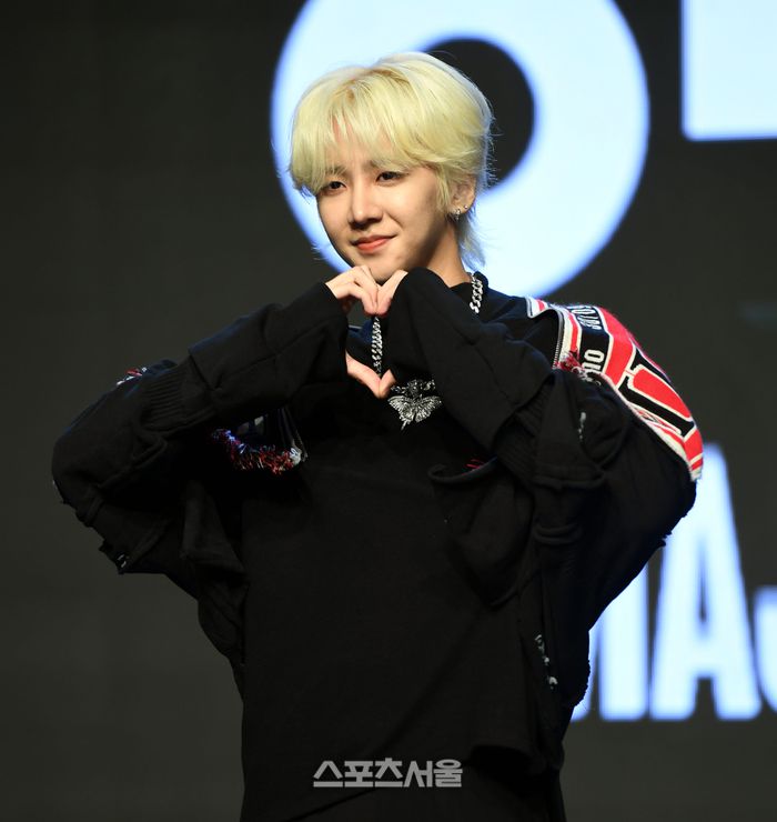 82MAJOR(에이티투메이저) 남성모가 11일 서울 강남구 일지아트홀에서 열린 데뷔 싱글 ‘ON(온) 발매기념 미디어 쇼케이스에서 포토타임을 갖고 있다.2023. 10. 11.최승섭기자 thunder@sportsseoul.com