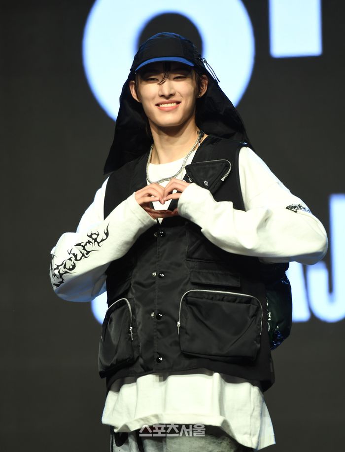 82MAJOR(에이티투메이저) 윤예찬이 11일 서울 강남구 일지아트홀에서 열린 데뷔 싱글 ‘ON(온) 발매기념 미디어 쇼케이스에서 포토타임을 갖고 있다.2023. 10. 11.최승섭기자 thunder@sportsseoul.com