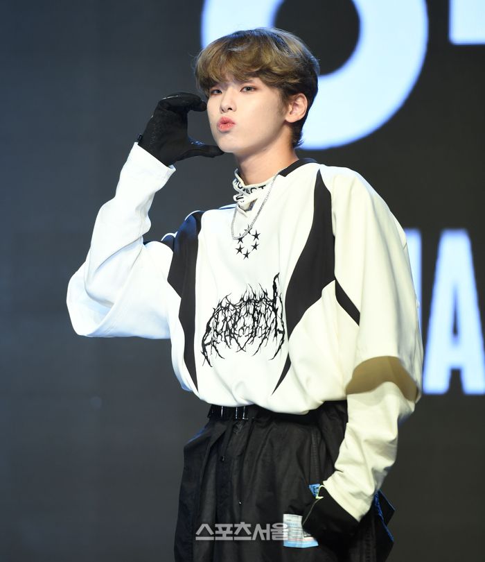 82MAJOR(에이티투메이저) 김도균이 11일 서울 강남구 일지아트홀에서 열린 데뷔 싱글 ‘ON(온) 발매기념 미디어 쇼케이스에서 포토타임을 갖고 있다.2023. 10. 11.최승섭기자 thunder@sportsseoul.com