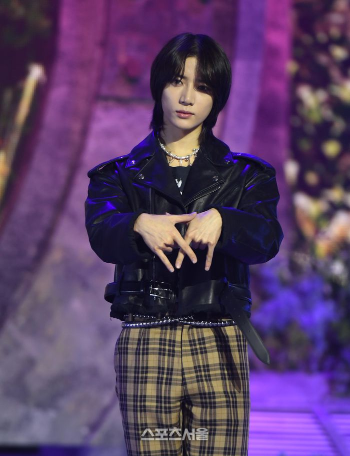 투모로우바이투게더(투바투) 범규가 12일 서울 경희대학교 평화의전당에서 열린 정규 3집 ‘이름의 장: FREEFALL’ 발매기념 미디 어쇼케이스에서 포토타임을 갖고 있다. 2023. 10. 12.최승섭기자 thunder@sportsseoul.com