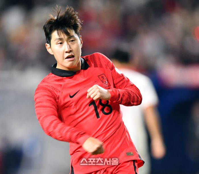 대표팀 이강인이 17일 수원월드컵경기장에서 열린 대한민국-베트남 A매치 후반 팀 5번째 골을 성공시킨후 자축하고 있다. .2023.10.17.수원 | 강영조기자 kanjo@sportsseoul.com