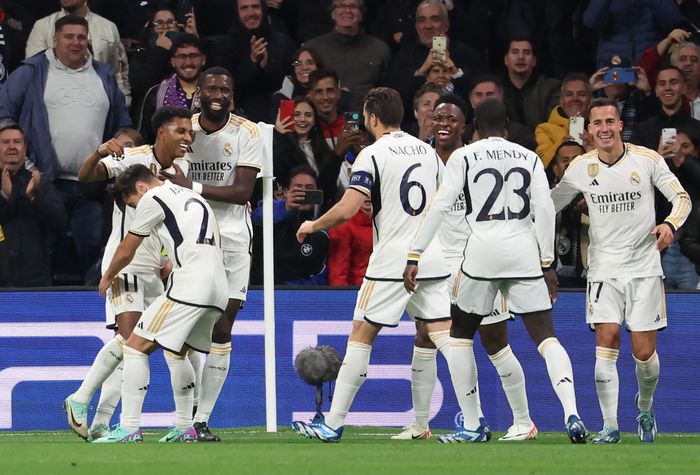 골 기쁨응 나누는 호드리고와 레알 동료들. 마드리드|AFP 연합뉴스
