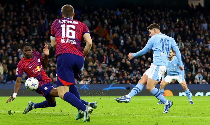 훌리안 알바레스의 후반 42분 역전골 순간. 맨체스터|로이터 연합뉴스