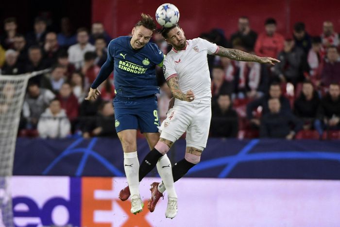 세르히오 라모스와 PSV의 루크 더 용의 헤더 다툼. 세비야|AFP 연합뉴스