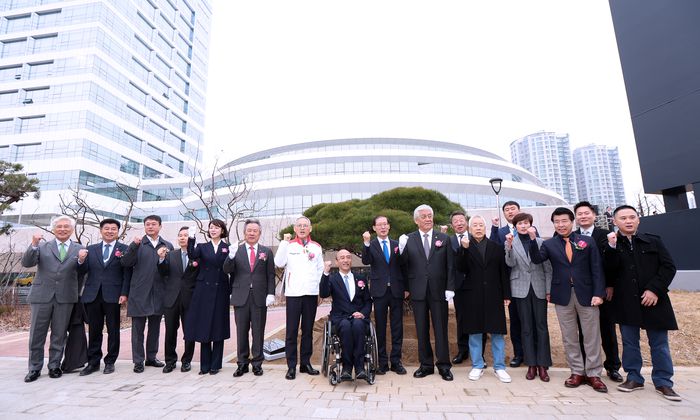 6일 올림픽회관에서 열린 ‘올림픽회관’ 재개관식 단체 기념촬영. 사진제공 | 대한장애인체육회