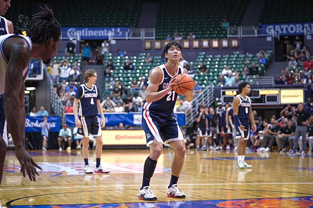 여준석이 NCAA 1부리그 시즌 5차전 중립지역 경기에서 자유투를 던지고 있다. 사진|곤자가대학교 농구부 공식 SNS