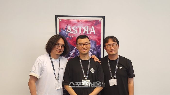 정우용 하이브IM 대표(왼쪽), 김영모 플린트 대표(가운데), 김민규 하이브IM 사업실장이 ‘게임스컴 2023’ 현장 인터뷰를 진행하고 있다. 쾰른=김민규기자 kmg@sportsseoul.com