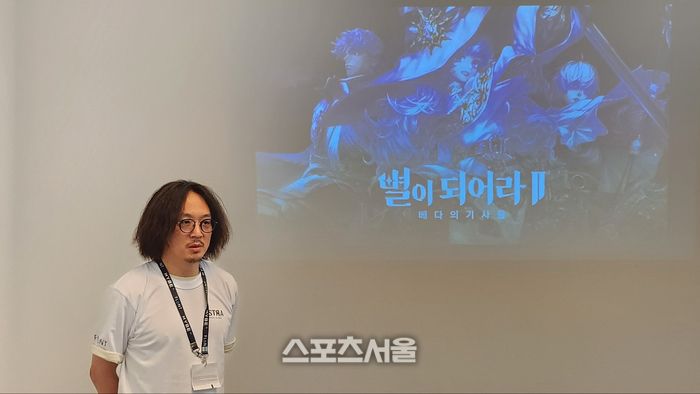 정우용 하이브IM 대표가 게임스컴 2023 현장 인터뷰에서 ‘별이되어라2’를 소개하고 있다. 쾰른=김민규 기자 kmg@sportsseoul.com