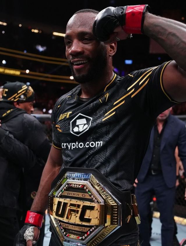 리온 에드워즈가 17일(한국시간) 미국 네바다주 라스베이거스 티모바일 아레나에서 열린 ‘UFC 296: 에드워즈 vs 코빙턴’ 메인 이벤트 웰터급 타이틀전에서 승리했다. 이로써 타이틀 2차 방어에 성공했다. 사진 | UFC