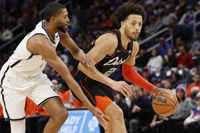 디트로이트 피스톤스의 가드 케이드 커닝햄(2)이 브루클린 네츠 마이칼 브릿지스의 마크를 피해 드리블로 골 밑을 파고들고 있다. USA TODAY Sports연합뉴스