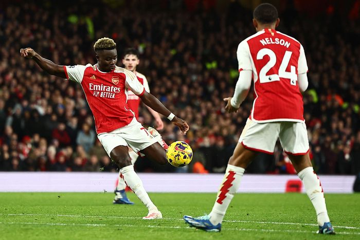 아스널 부카요 사카가 28일(현지시간) 웨스트햄 유나이티드와의 2023~2024 잉글랜드 프리미어리그 홈 19라운드에서 슛을 날리고 있다. 런던|AFP 연합뉴스