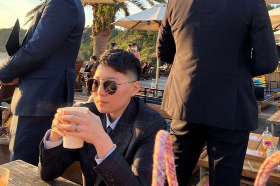 전청조가 경호원과 함께 있는 모습. 사진|김민석 강서구의회 의원