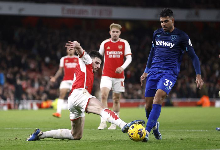 아스널 미드필더 데클런 라이스의 태클. 런던|로이터 연합뉴스