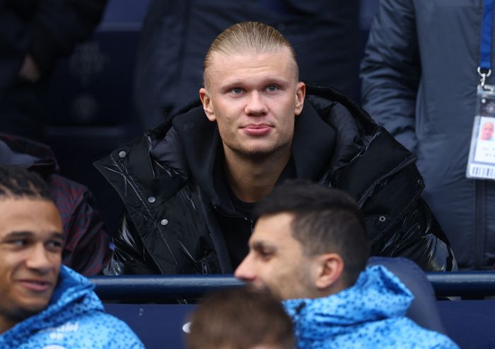 부상으로 경기에 출장하지 못하고 스탠드에 앉아 있는 엘링 홀란. 맨체스터|로이터 연합뉴스