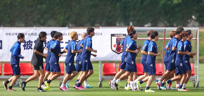 달리기로 몸푸는 일본 대표팀. 도하 | 연합뉴스