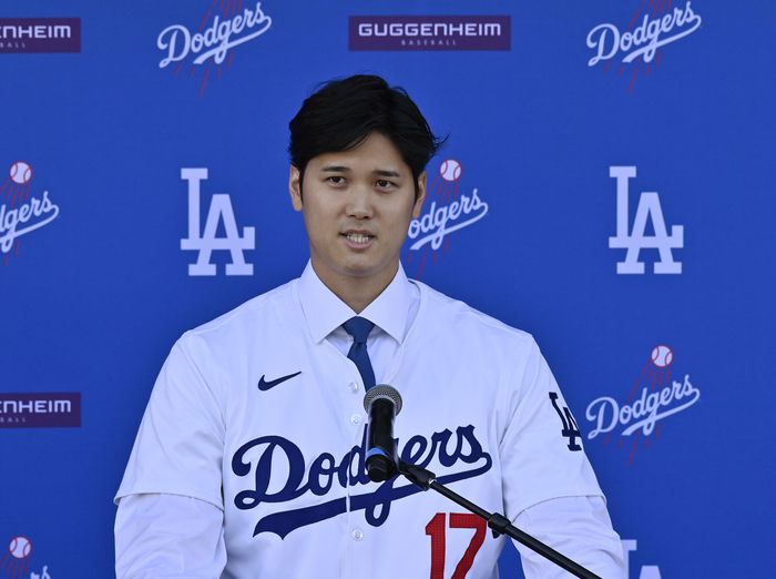 LA 다저스 오타니 쇼헤이가 공식 입단식에서 소감을 밝히고 있다. 사진 | LA=UPI연합뉴스