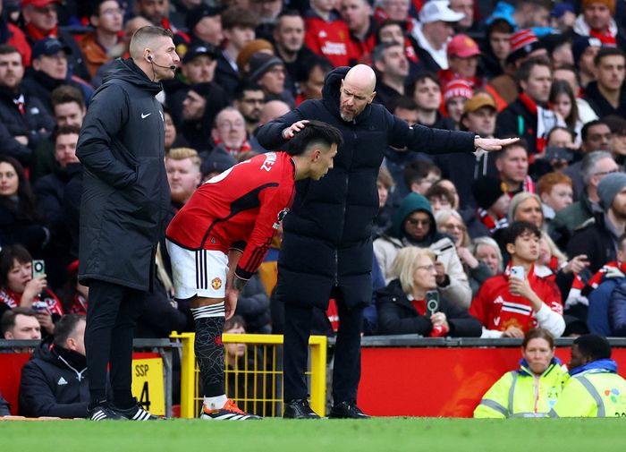 리산드로 마르티네스와 에릭 텐 하흐 감독. 맨체스터|로이터 연합뉴스