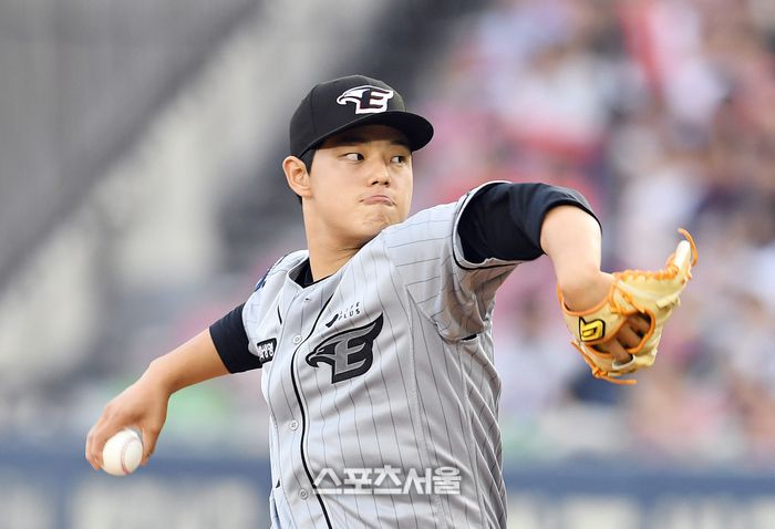 한화 문동주가 잠실구장에서 열린 2023 KBO리그 LG전에 선발 등판해 역투하고 있다. 잠실 | 박진업기자 upandup@sportsseoul.com