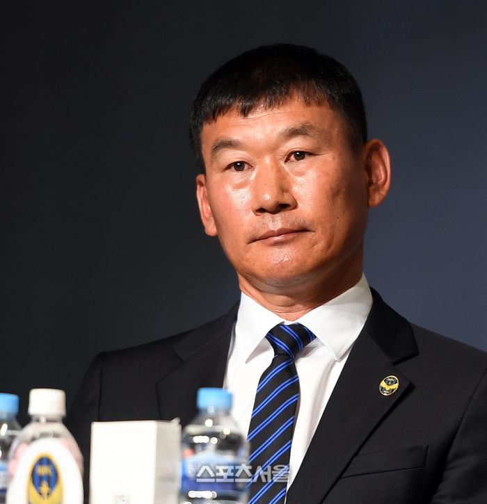 인천유나이티드 조성환 감독이 26일 중구 소공동 더플라자호텔에서 열린 하나은행K리그 2024 개막 미디어데이에서 올시즌에 임하는 출사표를 던지고 있다. 2024.02.26.소공동 | 강영조 기자 kanjo@sportsseoul.com