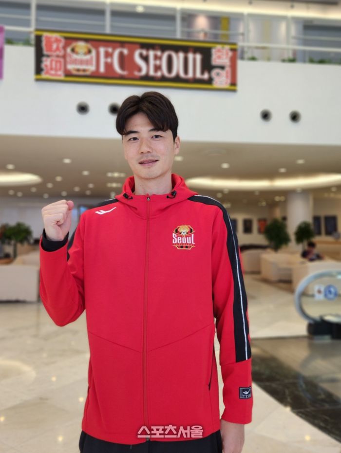 FC서울 기성용이 최근 일본 가고시마 전지훈련 캠프에서 스포츠서울과 인터뷰한 뒤 파이팅 포즈를 하고 있다. 김용일 기자