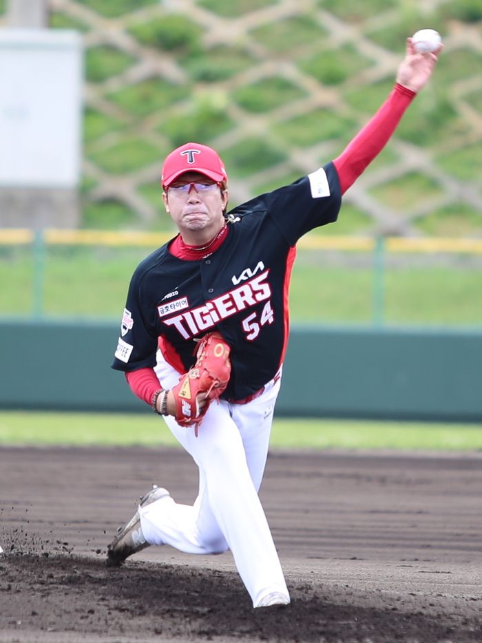 KIA 양현종이 3일 일본 오키나와 구시카와 구장에서 열린 롯데와 평가전에 선발 등판해 역투하고 있다. 사진 | KIA 타이거즈