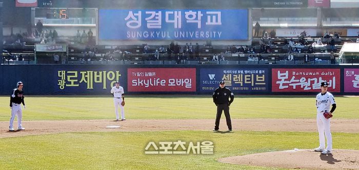 올시즌 불필요한 경기지연을 줄이기 위해 피치클락이 도입예정인 가운데  KT 우완투수 원상현이 수원KT위즈파크에서 열리는 LG트윈스와 KT위즈의 시범경기 2차전 선발투수로 나서고 있다. 수원 | 강영조 기자 kanjo@sportsseoul.com