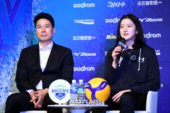 현대건설 이다현이 18일 서울 청담동 리베라호텔에서 열린 2023~2024 V-리그 포스트시즌 미디어데이에서 포스트시즌 각오를 밝히고 있다.2024. 3. 18.최승섭기자 thunder@sportsseoul.com