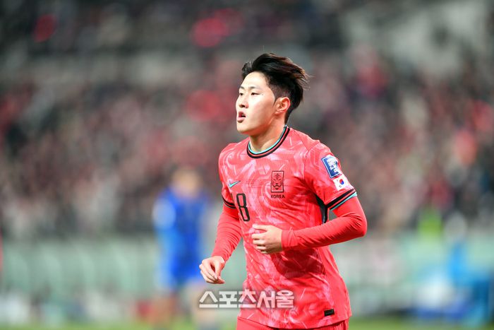 후반 교체투입된 이강인이 21일 서울월드컵경기장에서 열린 2026 제23회 FIFA 북중미월드컵 아시아 예선 2라운드 C조 3차전 대한민국과 태국의 경기에서 코너킥을 준비하고  있다 . 2024.03.21상암 | 강영조기자 kanjo@sportsseoul.com