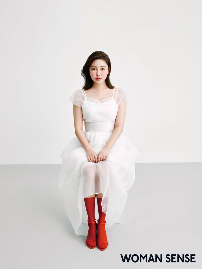 송가인 화보. 사진 | 우먼센스