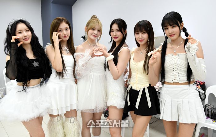 걸그룹 스테이씨가 2일 태국 방콕 라자망갈라 국립경기장에서 열리는 ‘제33회 서울가요대상’ 시상식(주최 스포츠서울, 주관 서울가요대상 조직위원회)에 앞서 포즈를 취하고 있다. 2024. 1. 2.방콕(태국) | 최승섭기자 thunder@sportsseoul.com