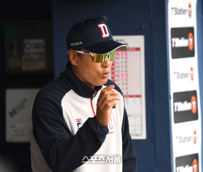 두산 이승엽 감독이 10일 잠실구장에서 열린 2024 KBO리그 한화와 경기 중 작전지시를 하고 있다. 잠실 | 최승섭기자 thunder@sportsseoul.com