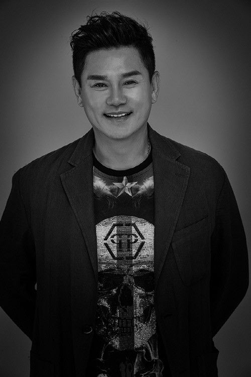 배우 김수현의 아버지이자 가수 김충훈. 사진 | 몬엔터테인먼트