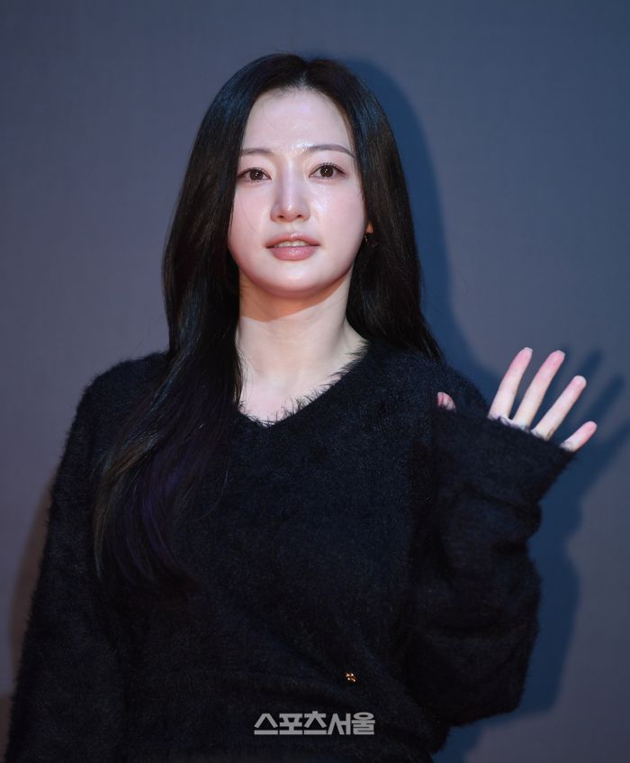 송하윤이 28일 서울 CGV청담씨네시티에서 열린 영화 ‘패스트 라이브즈’ 스크리닝 나잇 포토월 행사에 참석해 포즈를 취하고 있다.  최승섭기자 thunder@sportsseoul.com