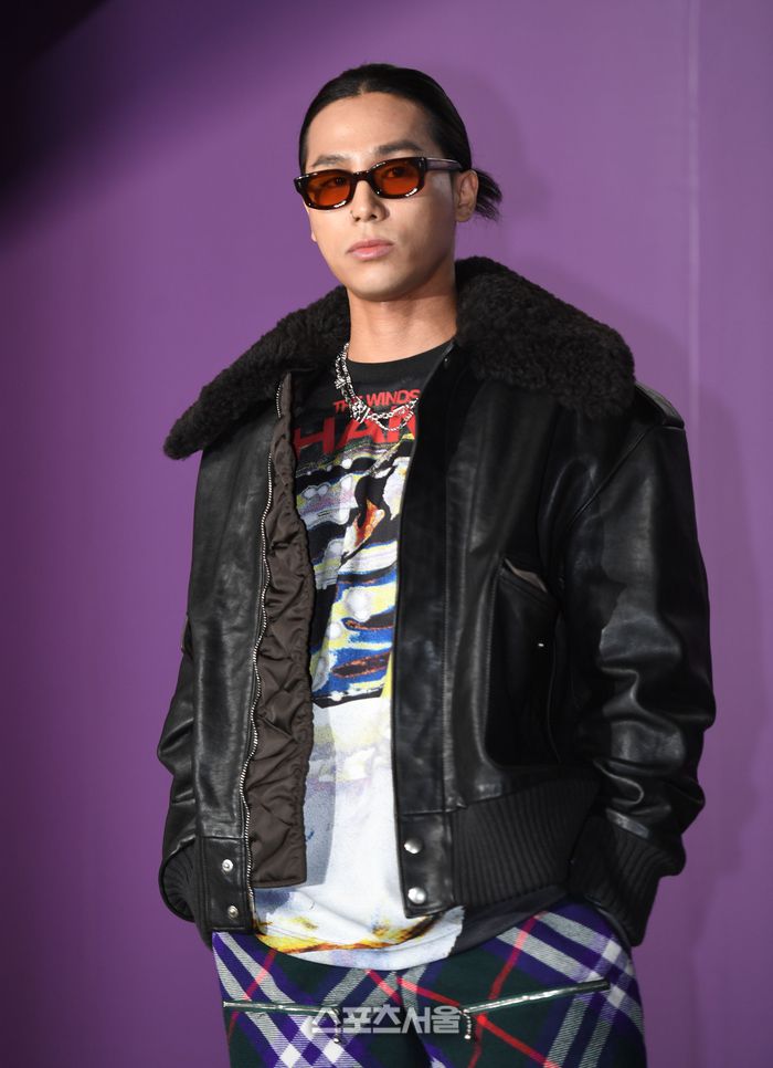 식케이가 6일 서울 성동구에 위치한 ‘버버리 성수 로즈’ 팝업스토어 포토콜 행사에서 포토타임을 갖고 있다. 2023. 10. 6.최승섭기자 thunder@sportsseoul.com