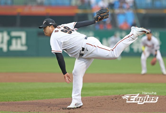 한화 류현진이 30일 대전 한화생명이글스파크에서 열린 2024 KBO리그 SSG전에서 역투하고 있다. 사진 | 한화 이글스