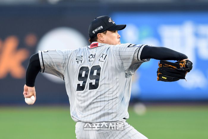 한화 류현진이 4월24일 수원케이티위즈파크에서 열린 2024 KBO리그 KT전에서 힘차게 공을 던지고 있다. 수원 | 박진업 기자 upandup@sportsseoul.com