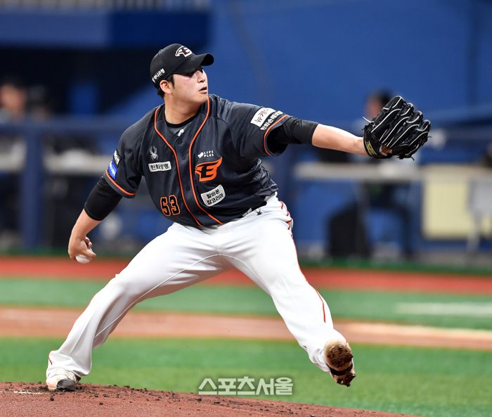 한화 김민우가 4월7일 고척스카이돔에서 열린 2024 KBO리그 키움전에서 역투하고 있다. 고척 | 강영조기자 kanjo@sportsseoul.com