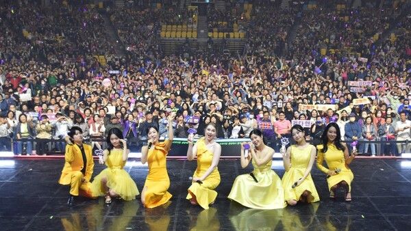 MBN ‘현역가왕’ 톱7이 지난달 20~21일 서울 올림픽공원 체조경기장에서 콘서트를 열어 1만8000명 규모 관중을 동원했다. 사진 | 콘서트가든(주)