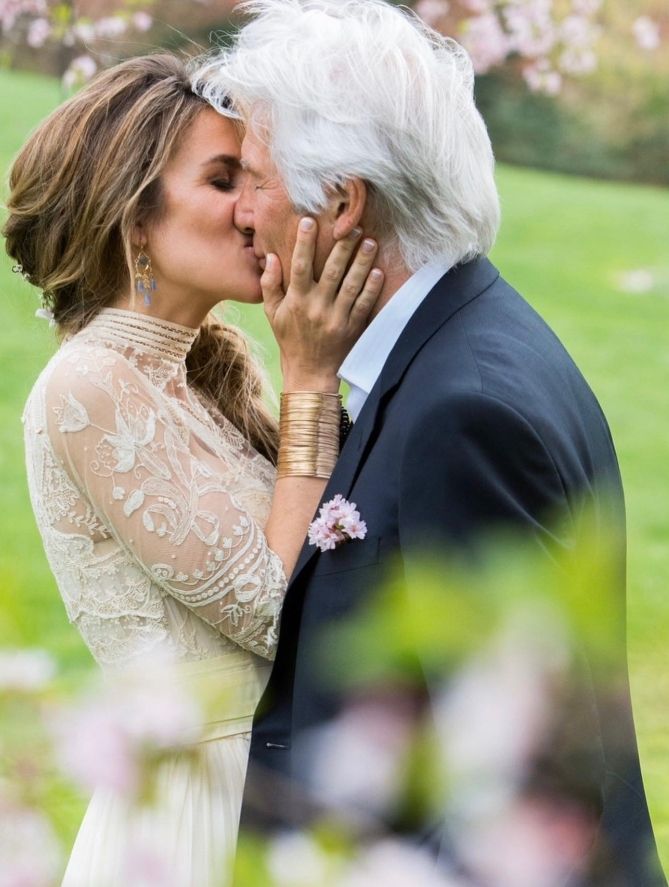 배우 리차드 기어(오른쪽)와 알레한드라 실바 부부. 사진 | 실바 채널