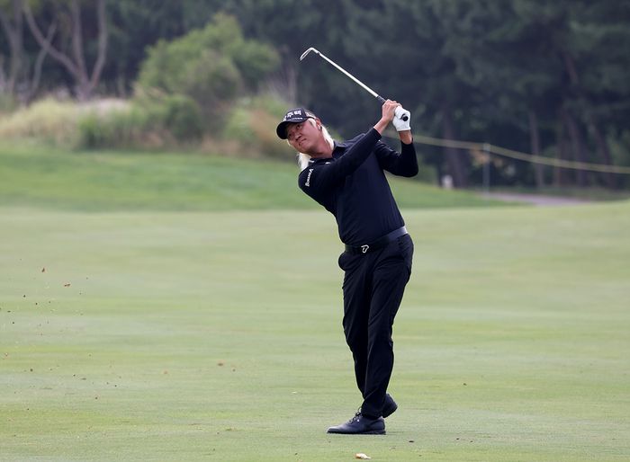 허인회가 KPGA투어 비즈플레이·원더클럽 오픈에서 아이언 샷하고 있다. 사진 | KPGA