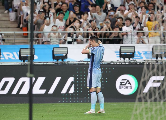 손흥민이 31일 서울월드컵경기장에서 열린 2024 쿠팡플레이 시리즈 토트넘과 팀 K리그의 경기에서 선제골을 넣은 뒤 세리머니를 하고 있다. 사진 | 연합뉴스