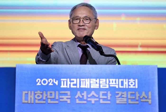 문화체육관광부 유인촌 장관이 12일 서울올림픽파크텔에서 열린 2024 파리 패럴림픽 대한민국 선수단 결단식에서 격려사를 하고 있다. 사진 | 대한장애인체육회